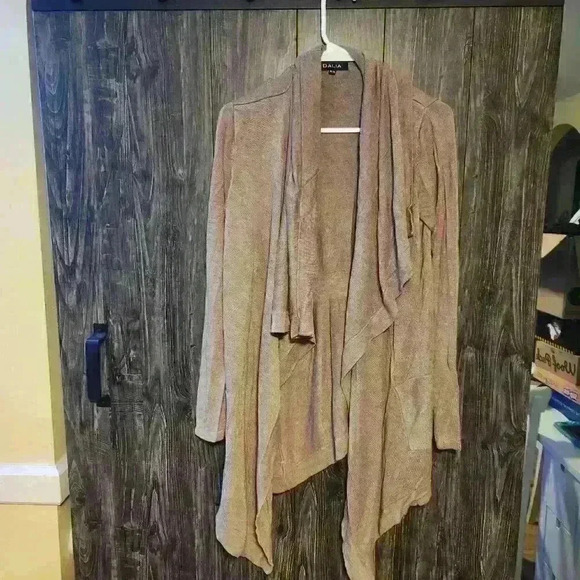 Dalia Womans Medium Blouse - Throw  - Cover - Picture 5 of 6